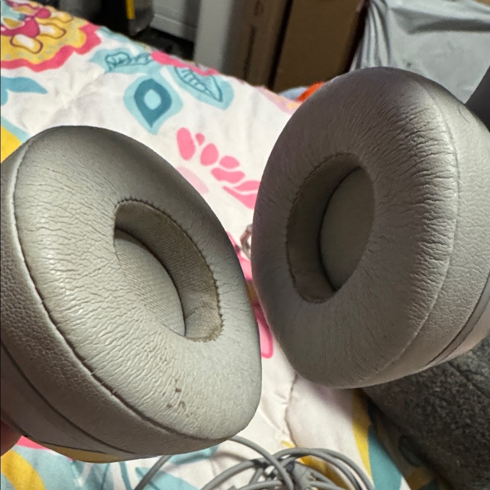Beats Mickey 90th anniversary headphones - Picture 11 of 11